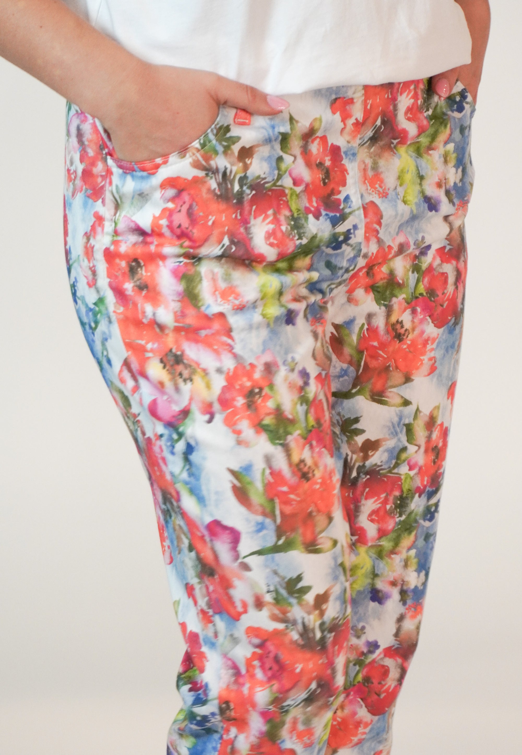 LAURIE Kelly Regular Crop Trousers REGULAR 60036 Tulip Bright Flower