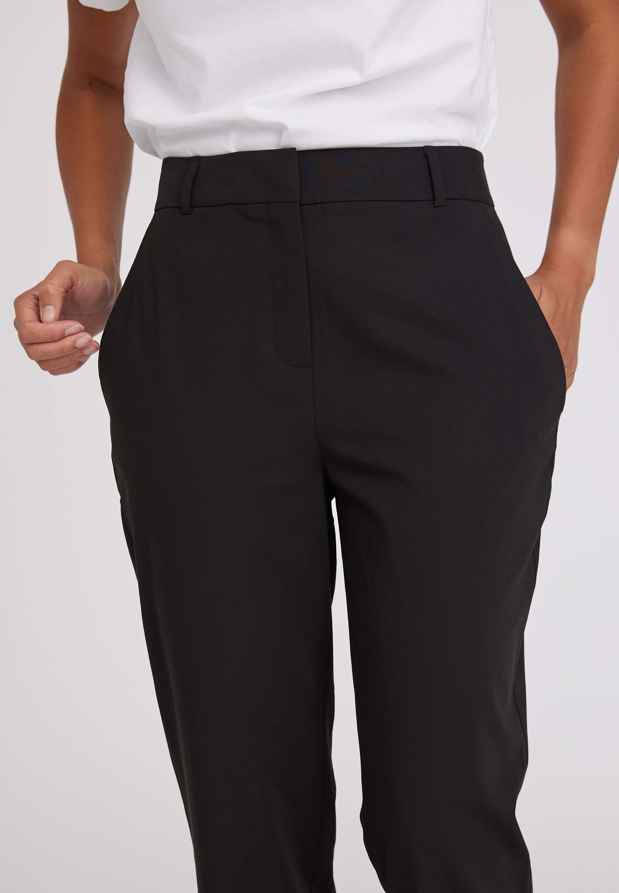 LAURIE  Noa Relaxed - Medium Length Trousers RELAXED 99000 Black